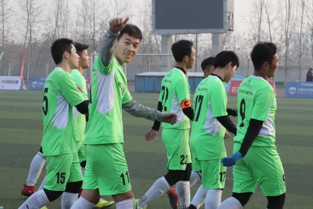 北京亦庄人形机器人半马冠军成绩超人类世界纪录